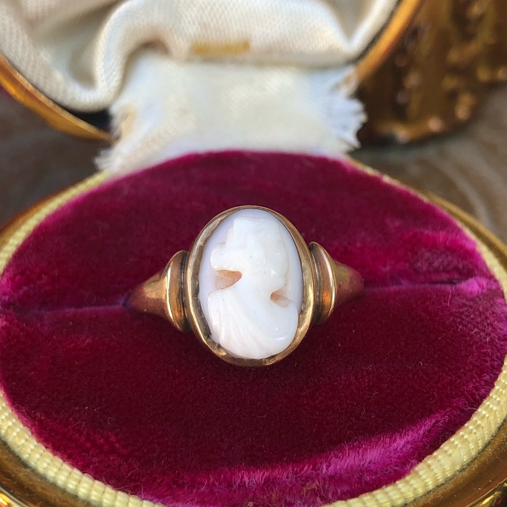 - Antique 14k gold Victorian late 1800s angel coral carved cameo ring